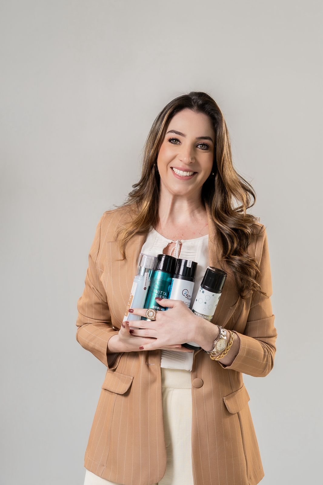 Mariana Gorayb apresentando produtos e protocolos